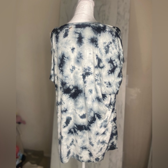 NWT Lane Bryant LIVI Cutout Tee - Tie-Dye  Size 18/20 Short Sleeve Flirty Cut - Picture 6 of 9